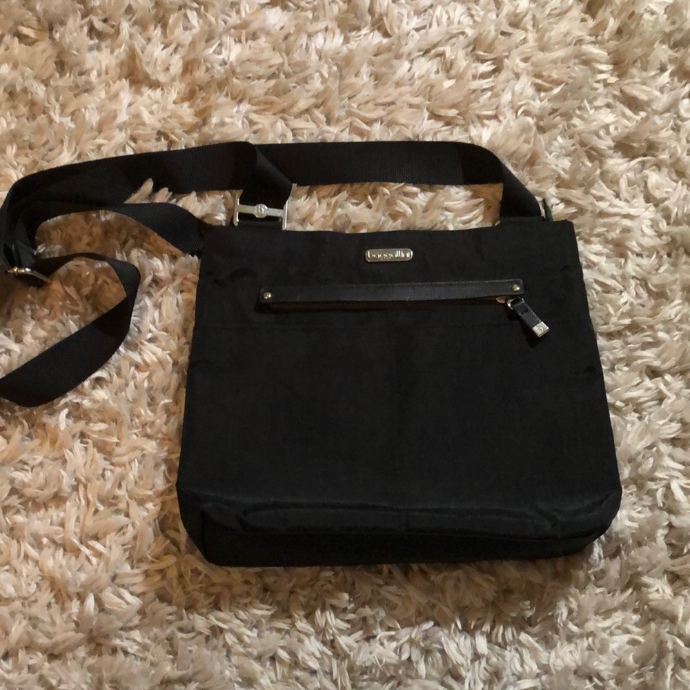 Baggalini black bag